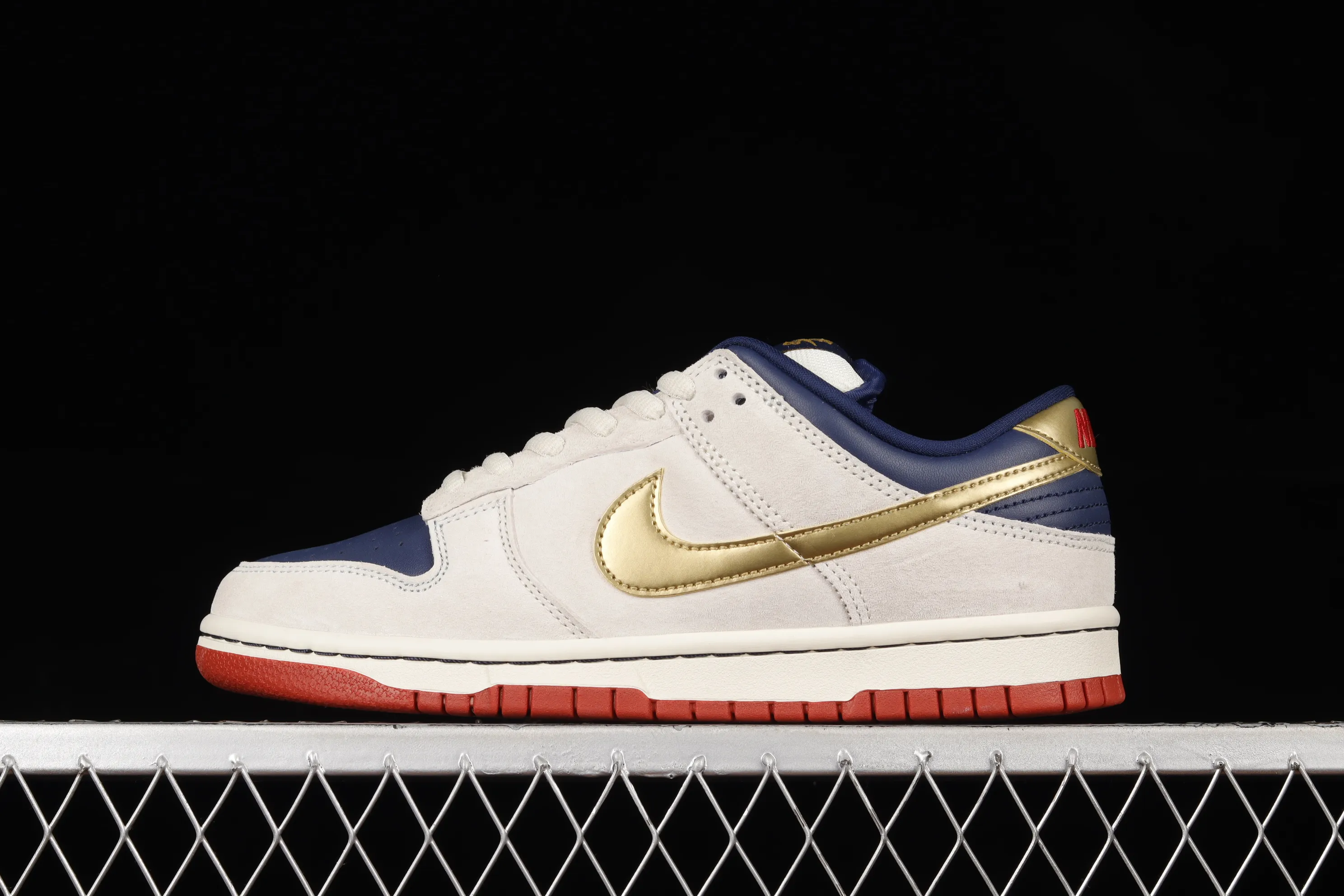 All categories Nk SB Dunk series Nk SB Dunk Low low-top sneakers Nk Dunk Low Rro "Old Spice" white, blue and gold SB low-top sports and leisure sneakers 304292-272